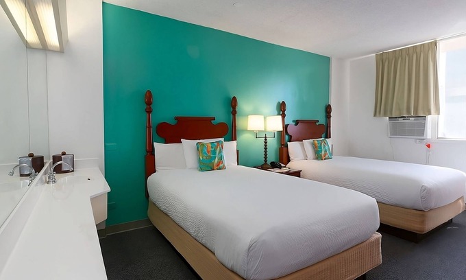Ala Moana House | Comfort and Convenience! Onsite Pool, Pet-Friendly Property
