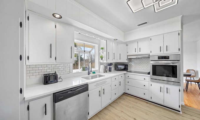 Coatesville House | Comfort, Fun, & charming! - 5BR oasis w/Pool