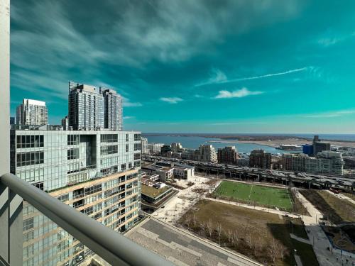 CityPlace Apartment | Comfort Iceboat Suites Lakeview & Free Parking