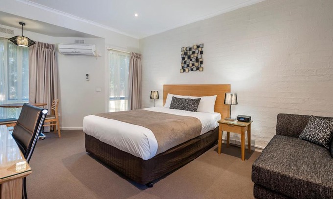 Seymour Hotel | Comfort Inn Coach & Bushmans