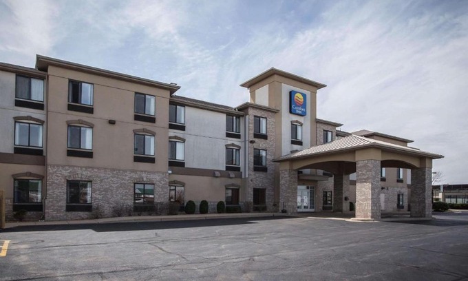 Village of Lakewood Hotel | Comfort Inn Crystal Lake - Algonquin