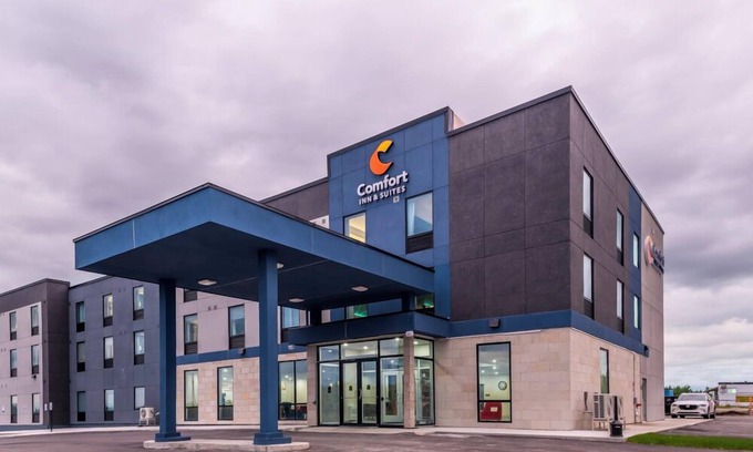 Cochrane Hotel | Comfort Inn & Suites