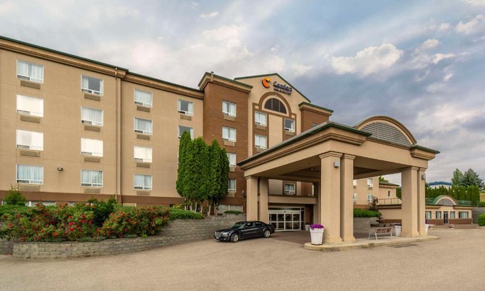 Salmon Arm Hotel | Comfort Inn & Suites