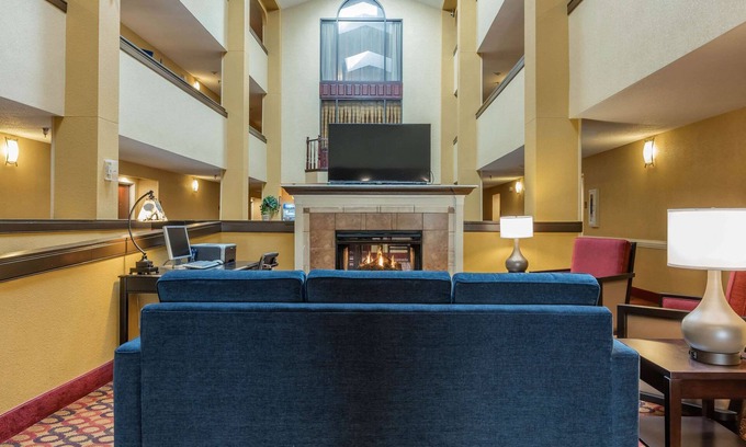 Jasper Hotel | Comfort Inn & Suites Jasper Hwy 78 West