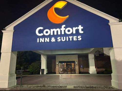 Bedford Hotel | Comfort Inn & Suites Toledo North
