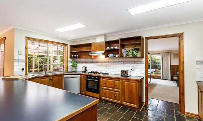 Warrnambool House | Comfort on Conns