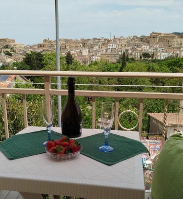 Tricarico Apartment | Comfort, parcheggio e balcone su Tricarico in Basilicata, Io Sono Qui