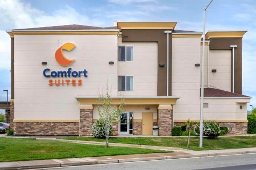 Redding Hotel | Comfort Suites Redding - Shasta Lake