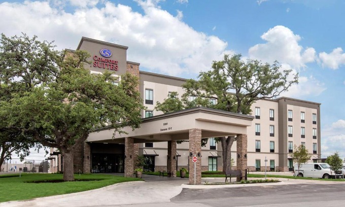 Franklin Park Hotel | Comfort Suites - South Austin