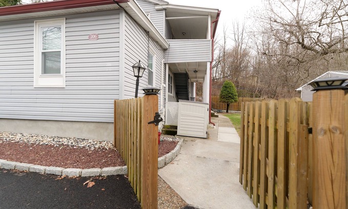 Croton-on-Hudson Apartment | Comfortable 2bd⭐ Convenience & Style ⭐45min to NYC,Great Food