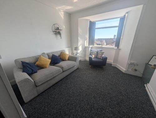 St. Thomas House | Comfortable 3 Bedroom House with Easy City Access