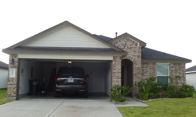 Iowa Colony House | Comfortable 3BR Retreat in Arcola - Near Houston and Beaches