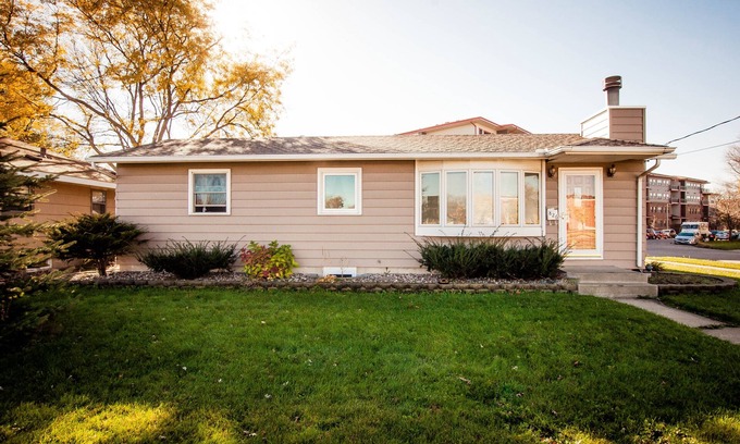 Kutzky Park House | Comfortable 4BR – Walk to Mayo Clinic, Kutzky Park & Hy-Vee, Pet-Friendly
