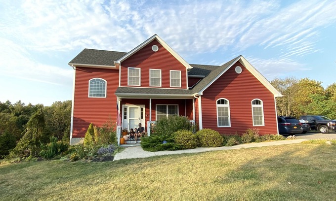 Chester House | Comfortable 5BD Near Legoland Bear Mtn, West Point, Wineries, Woodbury Common