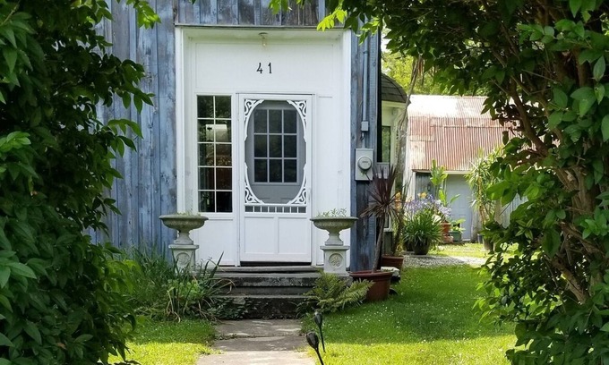 Port Burwell House | Comfortable and elegantly appointed home in this unique small port town.