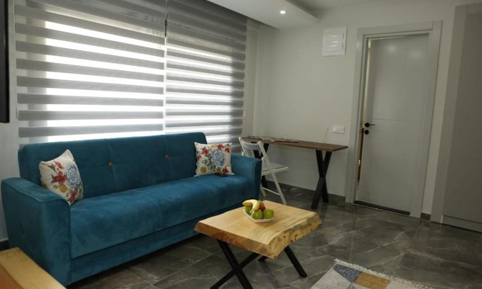 Narlidere Apartment | Comfortable and Modern Suite with Balcony in Narlidere, Izmir