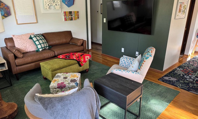 Brookings House | Comfortable and Quaint w/a Hot Tub
