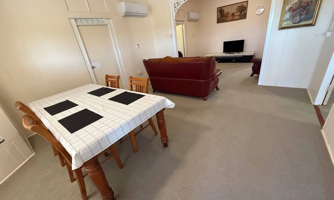 Bowen House | Comfortable and safety Queenslander home stay