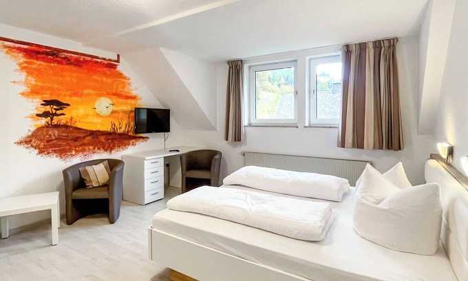 Zueschen Apartment | Comfortable and versatile room -perfect for relaxation, work and exchange