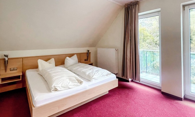 Zueschen Apartment | Comfortable and versatile 6-person penthouse room - perfect for relaxation