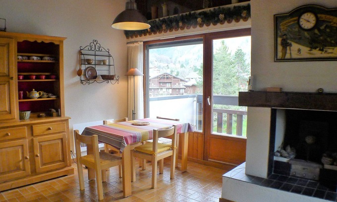 Samoens Apartment | Comfortable & bright apartment with balconies, pets allowed and covered parking