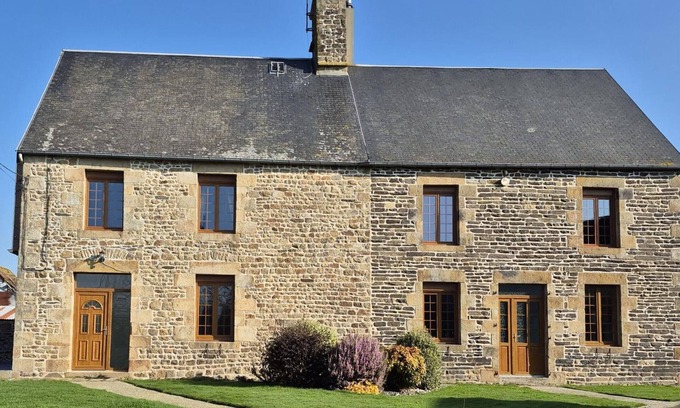 Tirepied Cottage | Comfortable cottage with private garden, pets allowed
