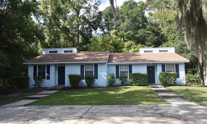 Kings Bay House | Comfortable Coastal 2 BDRM home - 5 mins to downto
