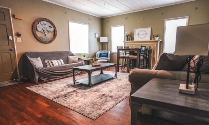 Arkansas City House | Comfortable Condo - sleeps 6