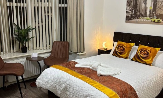 Doncaster House | Comfortable Ensuite Rooms & Ample Street Parking.