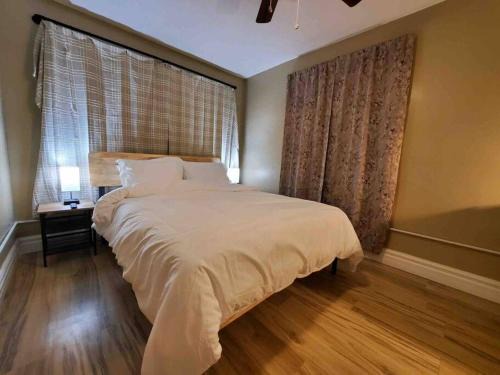 Niagara Falls Apartment | Comfortable getaway Single bedroom full apartment