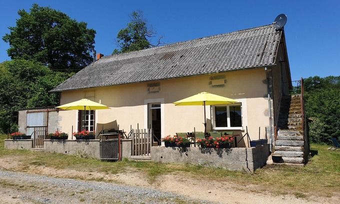 Grury House | Comfortable holiday home with pool