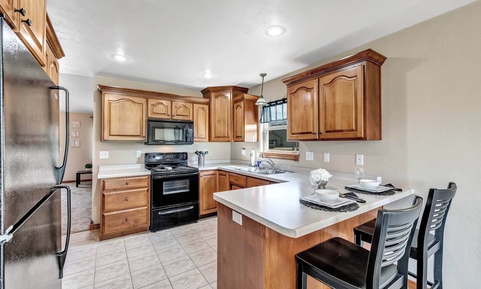 De Pere House | Comfortable Home Perfect for Families in Quiet Cul-de-Sac