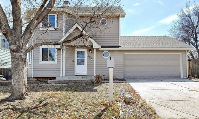 Prides Crossing House | Comfortable Home with Fireplace, Yard and Patio