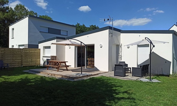 Surzur House | comfortable house on the ground floor, terrace, 15 minutes from the beaches, pets allowed