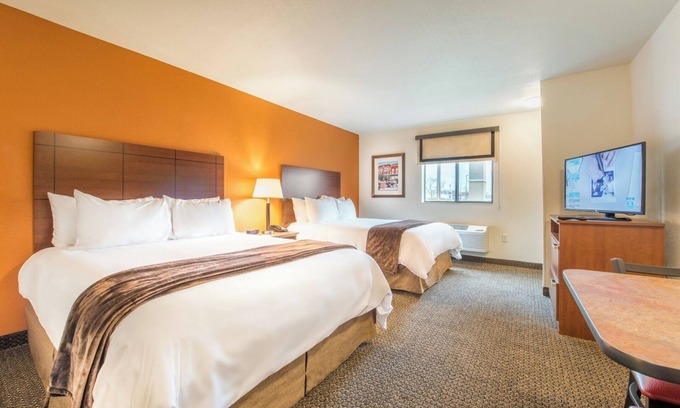 Midtown Anchorage House | Comfortable Pet-Friendly Rooms with In-Room Kitchens and Free Parking Included