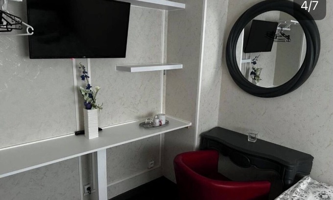 Vaulx-en-Velin Bed & Breakfast | Comfortable, quiet Mawa room with adjoining bathroom in Vaulx en Velin (69)