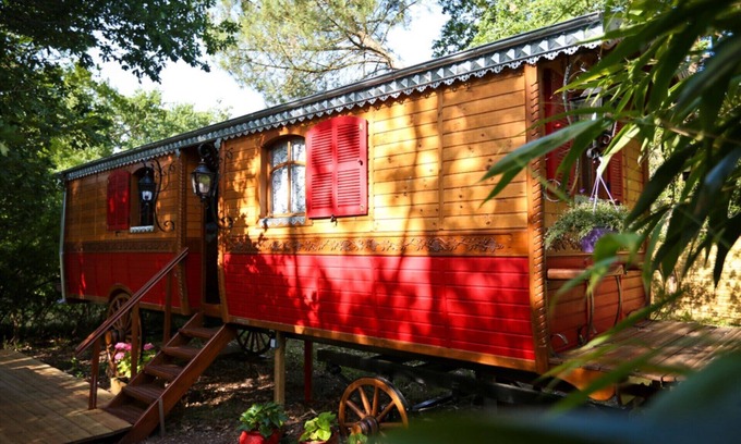 Leognan Cottage | Comfortable self-catering caravan
