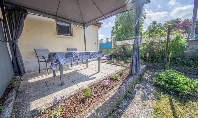 Vignot House | Comfortable single-storey house with garage and land