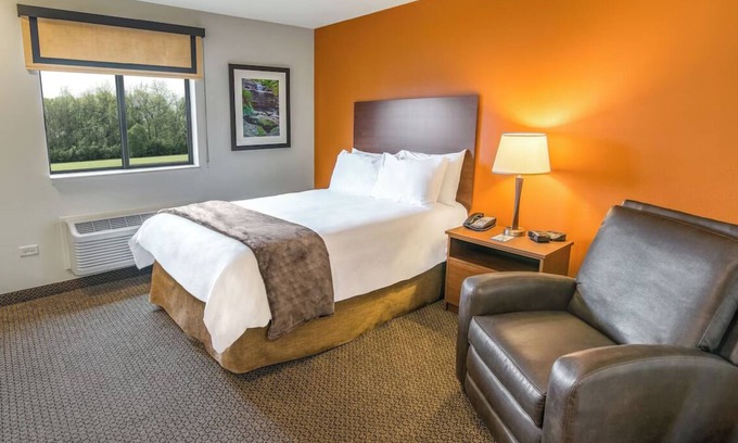 West Valley City Hotel | Comfortable Stay w/Pet-Friendly Room and Kitchen Near Maverik Center