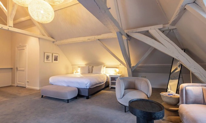 Baarlo House | Comfortable Stay with Free parking and Onsite Dining! Near Kasteel D'Erp