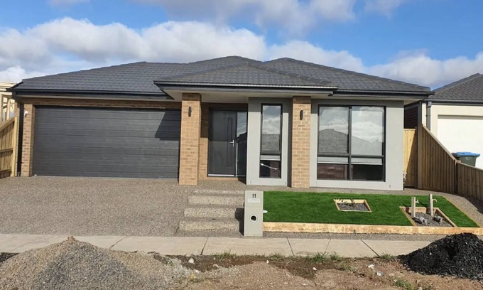 Tarneit House | Comfortable stay with Movie/Sport App on TV