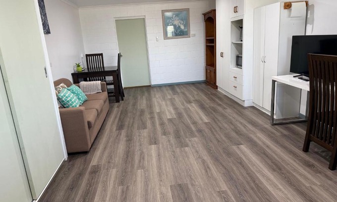 Bowen Apartment | Comfortable studio in Bowen 4805