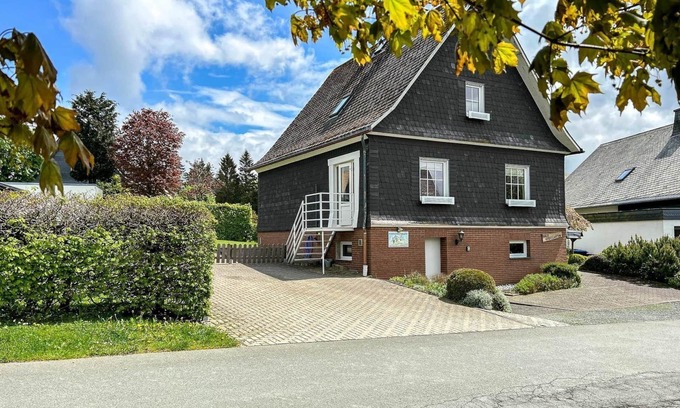 Altastenberg House | Comfortably furnished child-friendly vacation home with garden