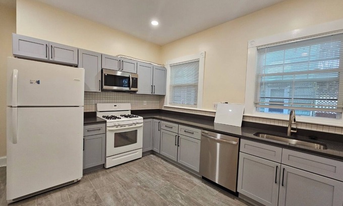 Inman Square Apartment | Comforts of your home in tranquility, Harvard Square