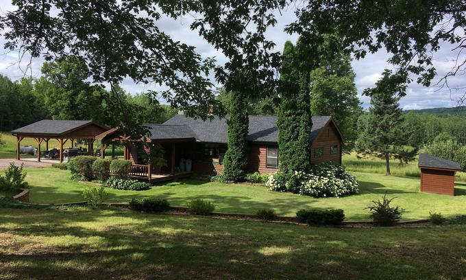 Bayfield House | Comfy 4 BR 2 bath home for outdoor getaway in Bayfield/Apostle islands area.