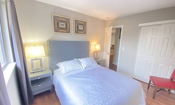 Roseville House | Comfy and freshly updated 2/1 duplex