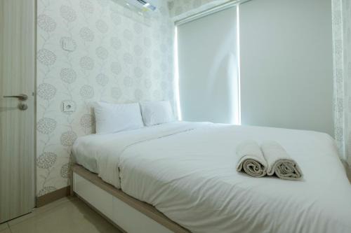 Bekasi Barat Apartment | Comfy and Modern 2BR Grand Kamala Lagoon Apartment By Travelio