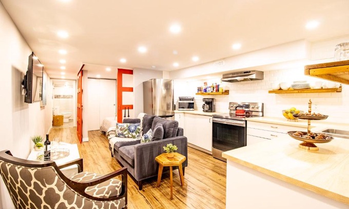 Upper Beaches Apartment | Comfy Apartment Steps to the Beach