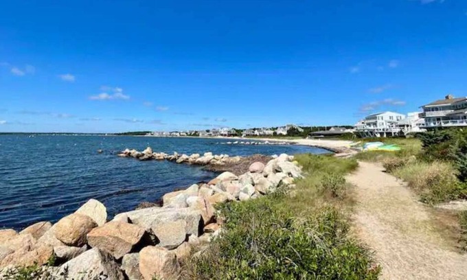 Mattapoisett Center House | Comfy beach house in Mattapoisett