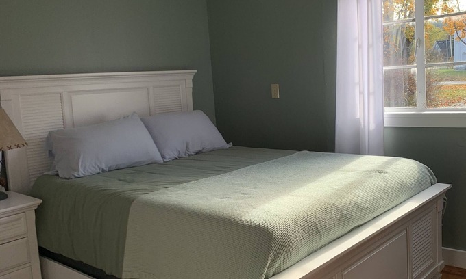 Poultney Cottage | Comfy Cottage in Historic East Poultney